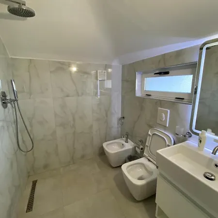Akropoli Hotel 3*