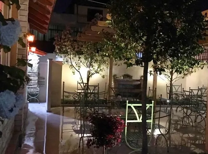 Akropoli 酒店 地拉那