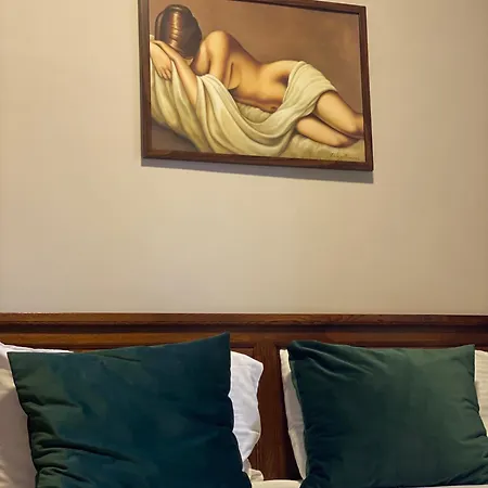 Akropoli מלון טיראנה